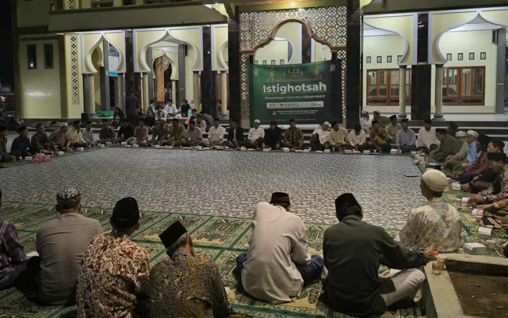 DKM Masjid Jami Barokatul Qur’an Desa Tinumpuk Peringati Tahun Baru Islam 1446 H Dengan Menggelar Istighosah
